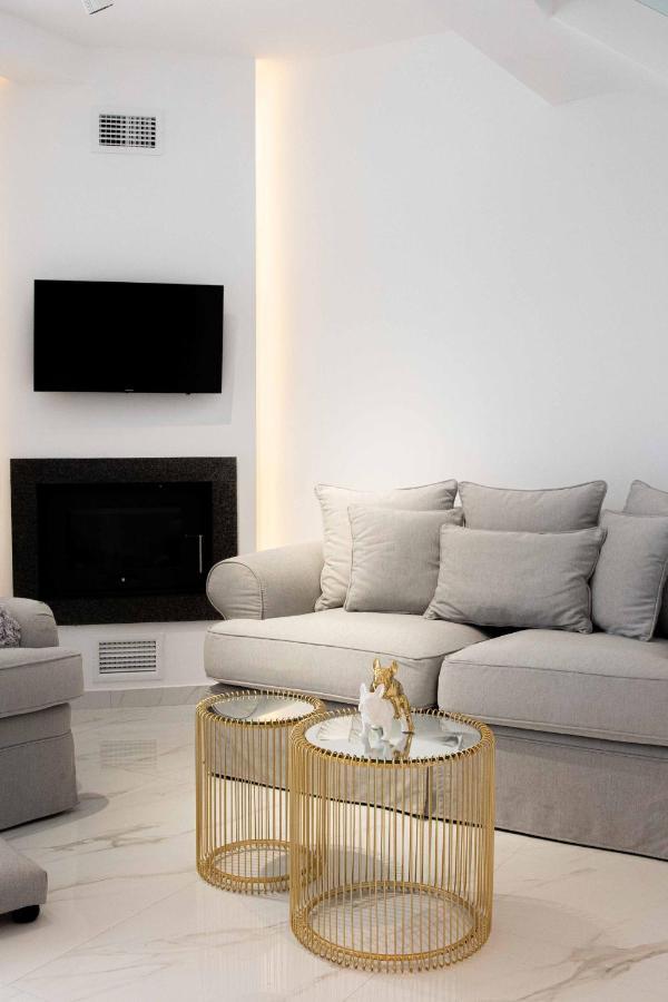 Dk Luxury Suite Néa Péramos Exteriör bild