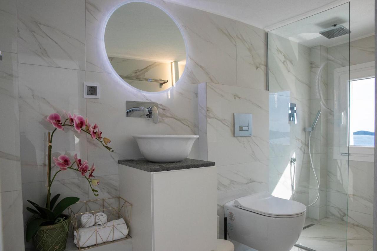 Dk Luxury Suite Néa Péramos Exteriör bild