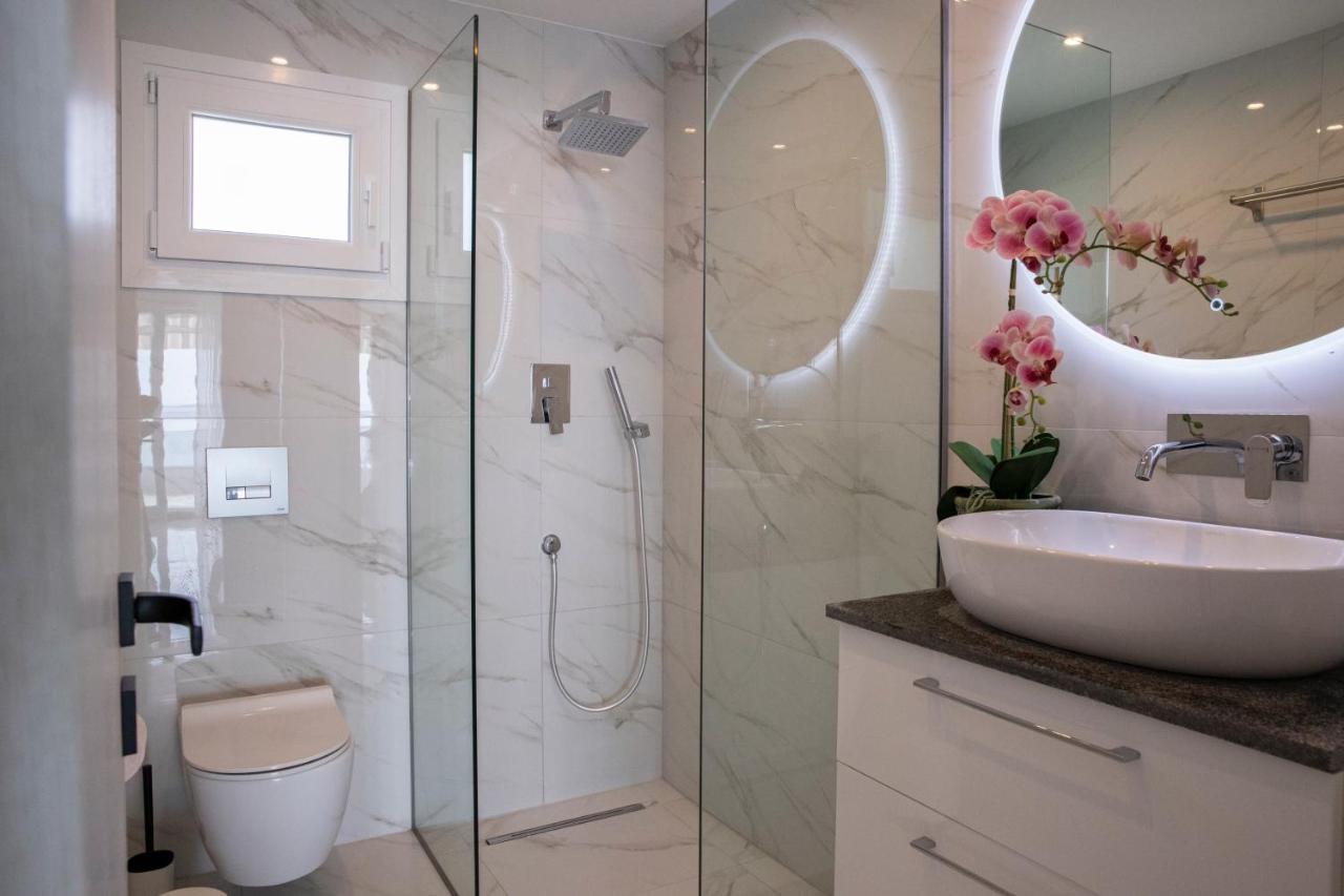 Dk Luxury Suite Néa Péramos Exteriör bild